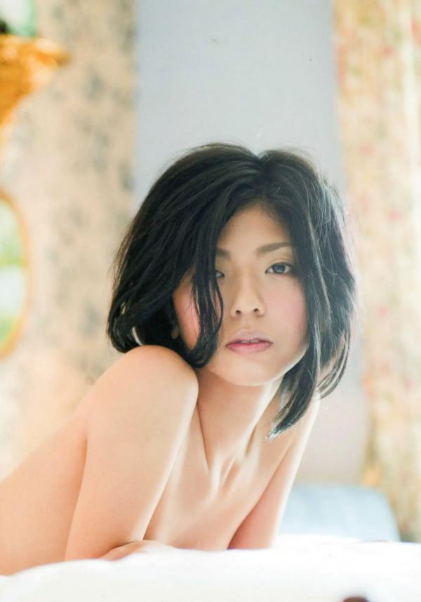 宮地真緒 宫地真绪  宫地真绪出道10周年纪念写真集《Decada》：私房大尺度与野性豹纹风格，展现轻熟性感诱惑魅力第81张图片