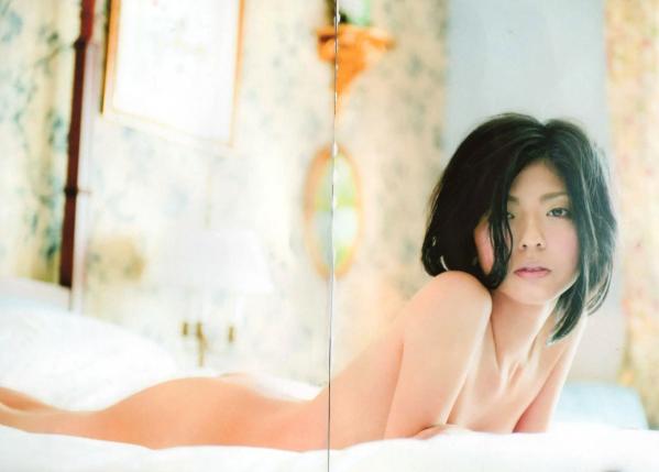宮地真緒 宫地真绪  宫地真绪出道10周年纪念写真集《Decada》：私房大尺度与野性豹纹风格，展现轻熟性感诱惑魅力第83张图片