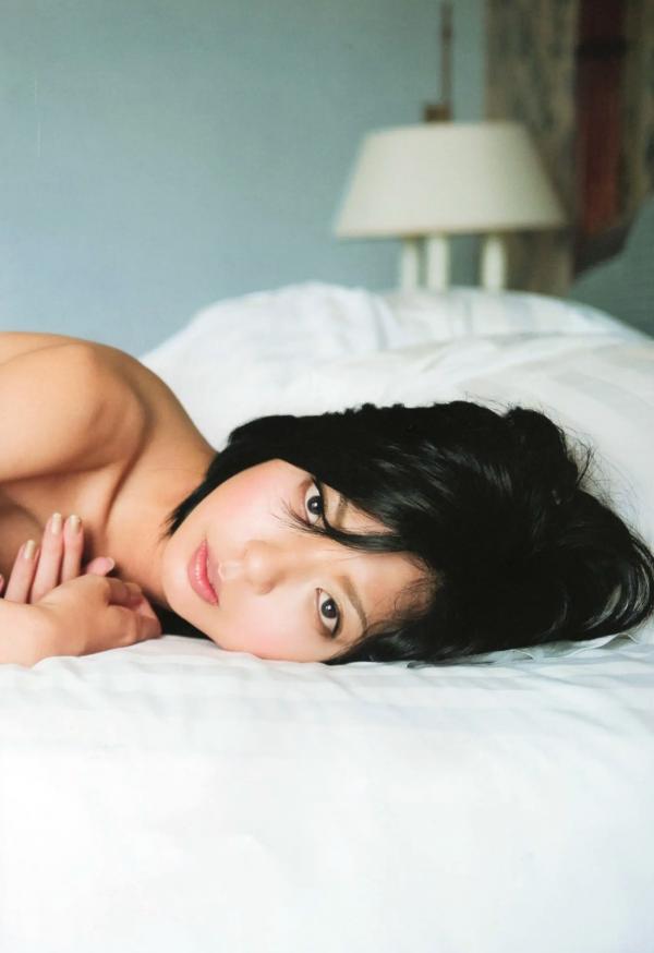 宮地真緒 宫地真绪  宫地真绪出道10周年纪念写真集《Decada》：私房大尺度与野性豹纹风格，展现轻熟性感诱惑魅力第98张图片