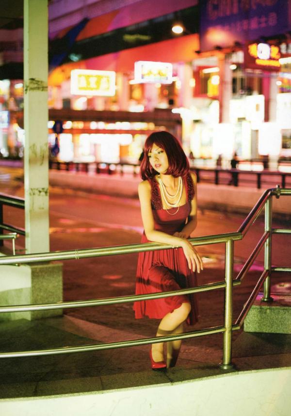 宮地真緒 宫地真绪  PB写真集：宫地真绪《Decada》高清套图，收录家居私房与都市街拍时尚大片第46张图片