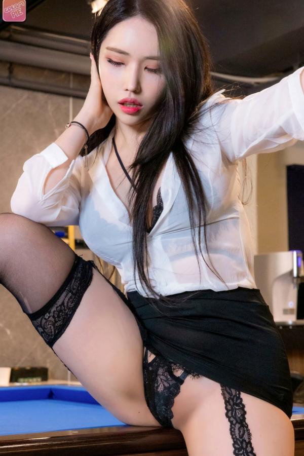 안희연 安希妍  韩国美女Hani台球厅大尺度写真：极致性感诱惑，火辣身材曲线惊艳，演绎球桌上的心跳之美第5张图片