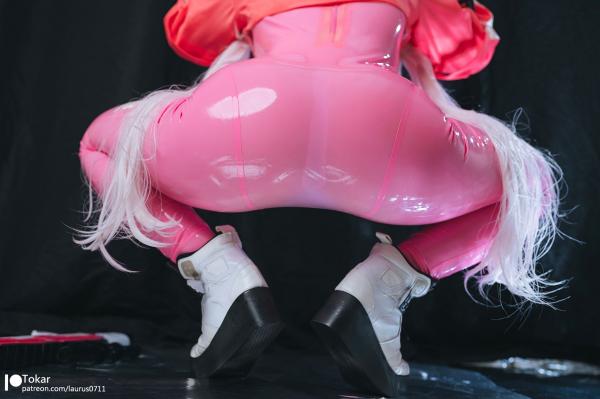 林妃媛   Tokar浵卡-二次元爱丽丝Cosplay-未来感粉色紧身漆皮连体衣-游戏战姬角色扮演写真第7张图片