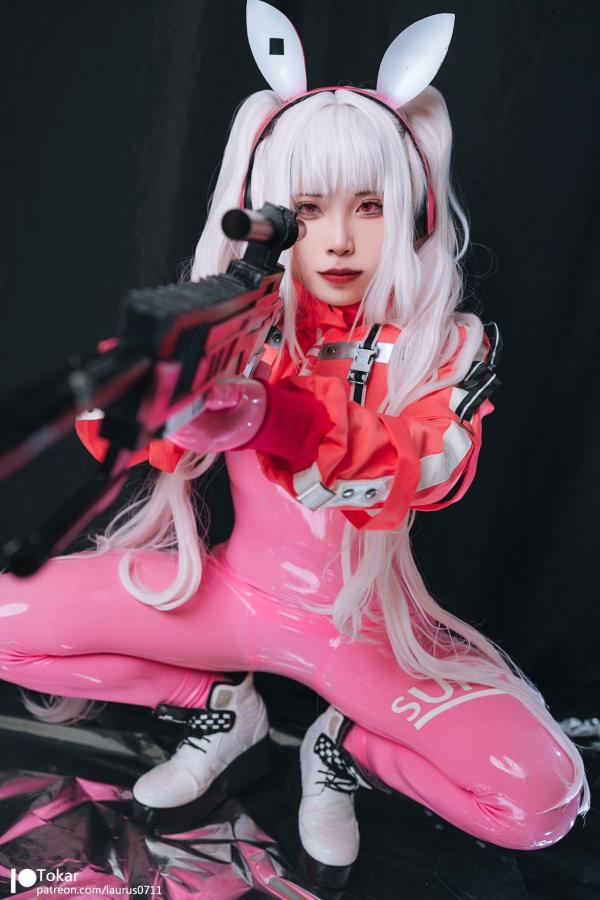 林妃媛   Tokar浵卡-二次元爱丽丝Cosplay-未来感粉色紧身漆皮连体衣-游戏战姬角色扮演写真第9张图片