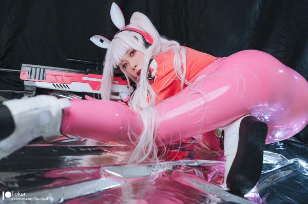 林妃媛   Tokar浵卡-二次元爱丽丝Cosplay-未来感粉色紧身漆皮连体衣-游戏战姬角色扮演写真第30张图片