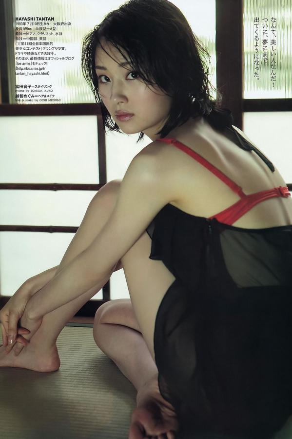 林丹丹  [Weekly Playboy]高清写真图2011.No.51 筱田麻里子 林丹丹 阿部真里第21张图片