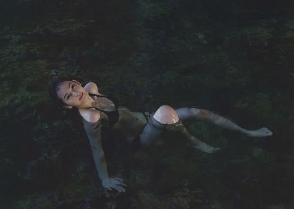 植村あかり 植村亚加莉  植村あかり 写真集 AKARI 绝美高清居家私房与清新海滩比基尼造型写真第2张图片