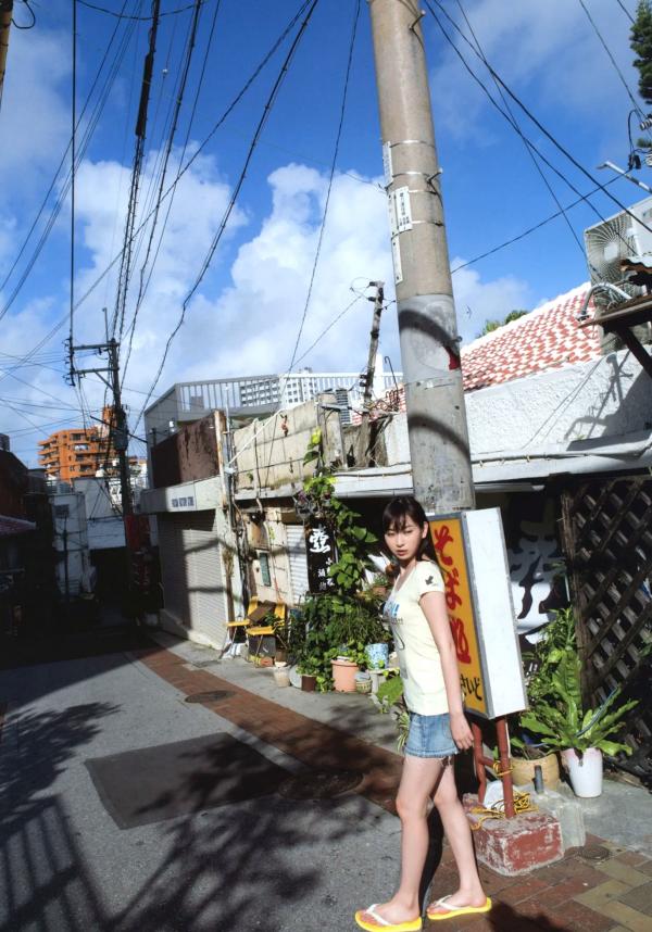 植村あかり 植村亚加莉  植村あかり 写真集 AKARI 绝美高清居家私房与清新海滩比基尼造型写真第7张图片