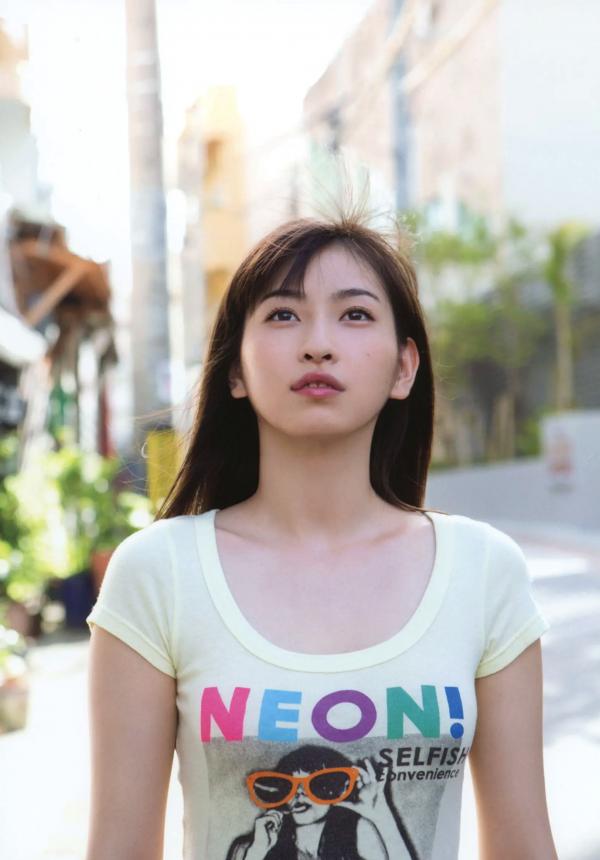 植村あかり 植村亚加莉  植村あかり 写真集 AKARI 绝美高清居家私房与清新海滩比基尼造型写真第8张图片
