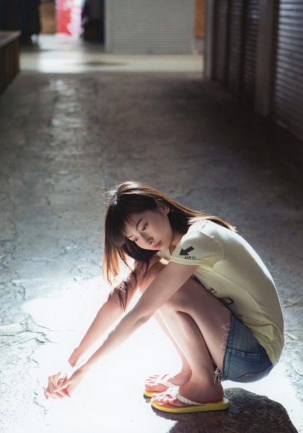 植村あかり 植村亚加莉  植村あかり 写真集 AKARI 绝美高清居家私房与清新海滩比基尼造型写真第10张图片