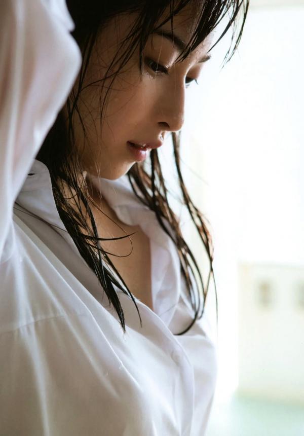 植村あかり 植村亚加莉  植村あかり 写真集 AKARI 绝美高清居家私房与清新海滩比基尼造型写真第19张图片