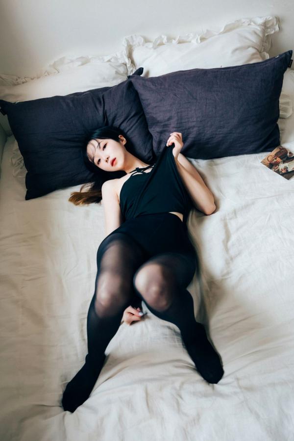 车玉璐   韩国美女-斑比-Bambi-밤비-运动风户外写真与蓝色蕾丝吊带袜私房诱惑第56张图片