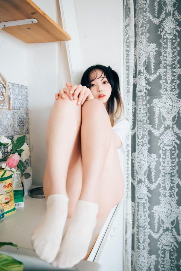 车玉璐   韩国美女-斑比-Bambi-밤비-运动风户外写真与蓝色蕾丝吊带袜私房诱惑第81张图片