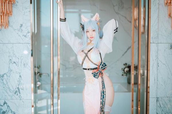 车玉璐   韩国美女斑比Bambi私房写真：改良旗袍猫耳少女，二次元清纯与性感并存，室内高清诱惑大尺度美照第11张图片