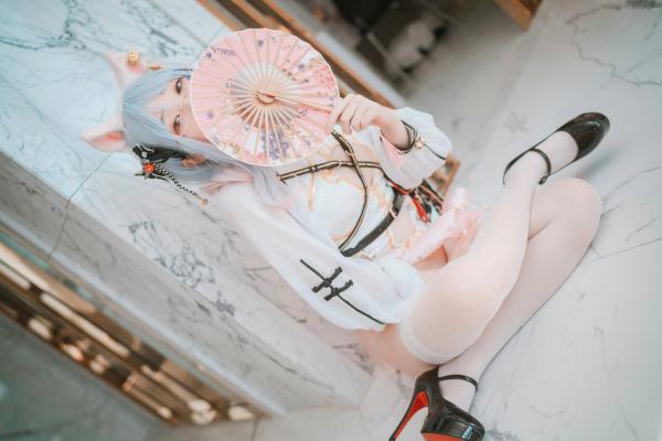 车玉璐   韩国美女斑比Bambi私房写真：改良旗袍猫耳少女，二次元清纯与性感并存，室内高清诱惑大尺度美照第46张图片