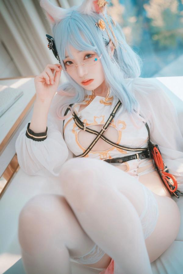 车玉璐   韩国美女斑比Bambi私房写真：改良旗袍猫耳少女，二次元清纯与性感并存，室内高清诱惑大尺度美照第75张图片