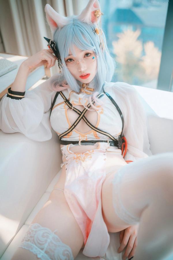 车玉璐   韩国美女斑比Bambi私房写真：改良旗袍猫耳少女，二次元清纯与性感并存，室内高清诱惑大尺度美照第77张图片