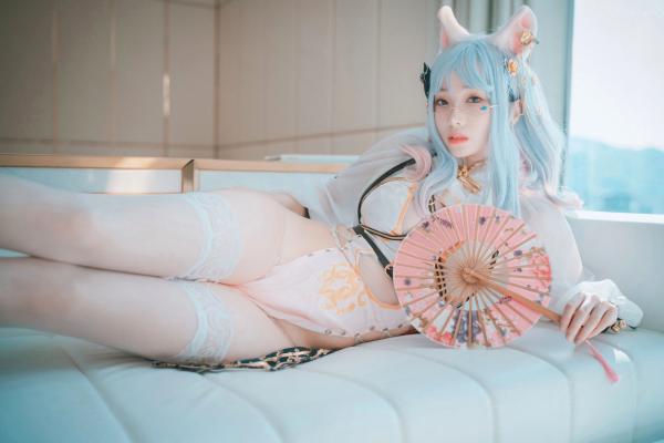 车玉璐   韩国美女斑比Bambi私房写真：改良旗袍猫耳少女，二次元清纯与性感并存，室内高清诱惑大尺度美照第82张图片