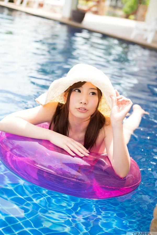 長谷川るい 长谷川留衣  Graphis_长谷川るい《Pleasant Vacation》写真集，高颜值女神居家私房秀，泳池边清纯诱惑，极致展现绝美臀部曲线第4张图片