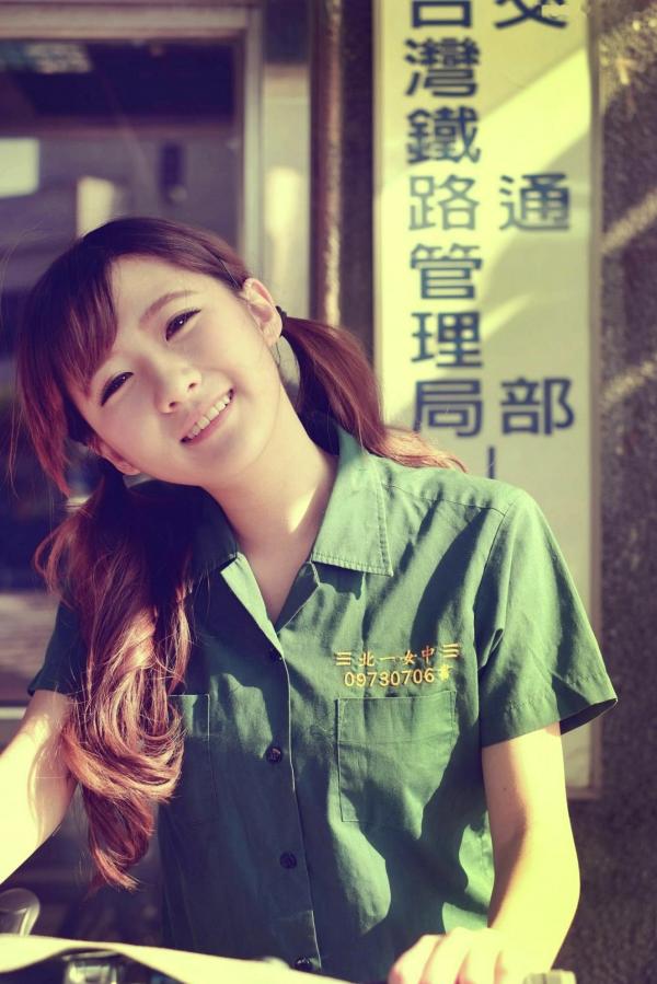 李思嫺 李思娴  台湾网红女神李思娴户外清新生活写真，元气满满邻家少女甜美笑容大合集第30张图片