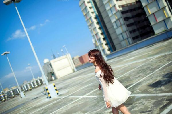 李思嫺 李思娴  台湾网红女神李思娴户外清新生活写真，元气满满邻家少女甜美笑容大合集第31张图片