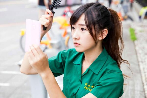 李思嫺 李思娴  台湾网红女神李思娴户外清新生活写真，元气满满邻家少女甜美笑容大合集第55张图片