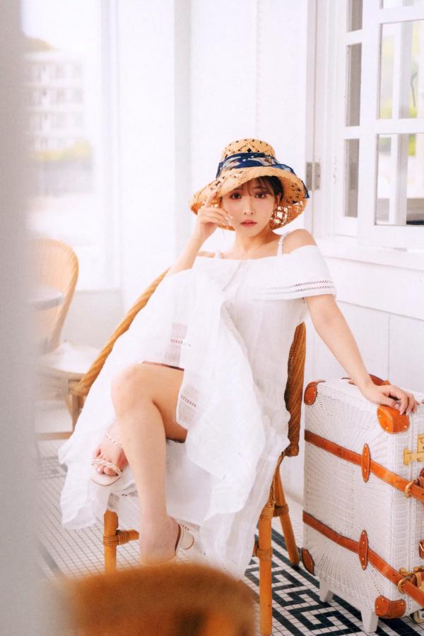 三上悠亜 三上悠亚 三上悠亚《Miss》写真集：日系清纯时尚美妆与惬意生活随拍第9张图片
