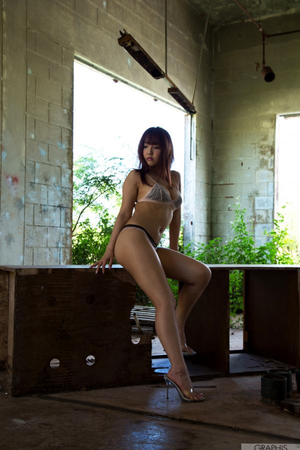 三上悠亜 三上悠亚  三上悠亚《GLAMOROUS-NUDE》：户外度假与唯美私房写真，高清无圣光大尺度极致诱惑呈现！第43张图片