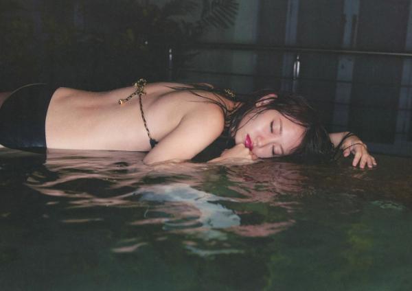 永尾まりや 永尾玛利亚  PB写真集_永尾まりや《美しい細胞》湿身水下比基尼与潜水服诱惑[120P]第120张图片