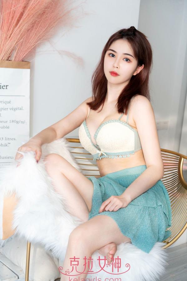 梦瑶   KelaGirls克拉女神-梦瑶-《如坐春风》清新室内私房写真，休闲阔腿裤与柔美内衣展现极致纯欲风格第28张图片