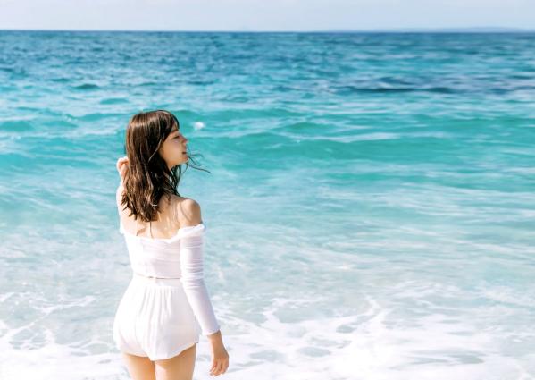 木内晶子   NANAMI - blow 夏日海边清纯比基尼写真，阳光户外与极致美腿诱惑第10张图片