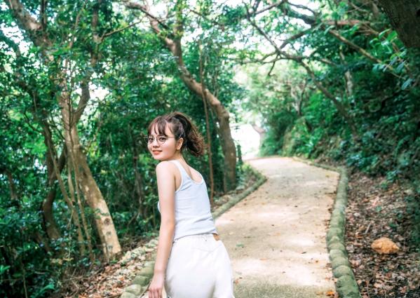 木内晶子   NANAMI - blow 夏日海边清纯比基尼写真，阳光户外与极致美腿诱惑第19张图片