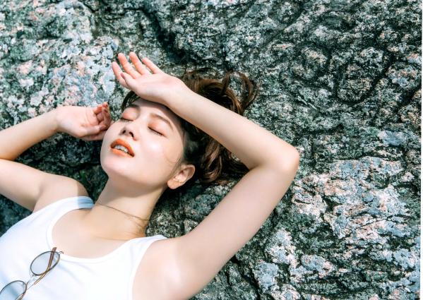 木内晶子   NANAMI - blow 夏日海边清纯比基尼写真，阳光户外与极致美腿诱惑第21张图片