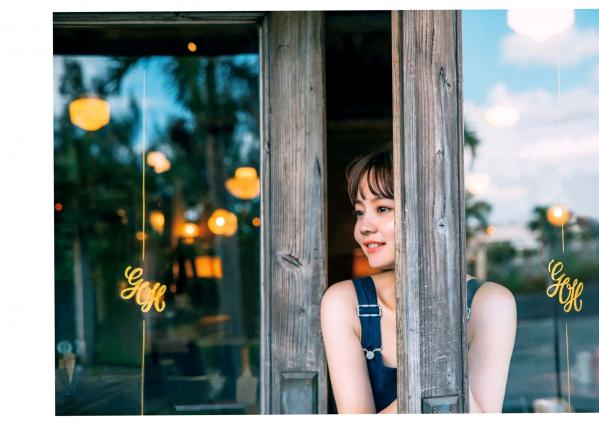 木内晶子   NANAMI - blow 夏日海边清纯比基尼写真，阳光户外与极致美腿诱惑第52张图片