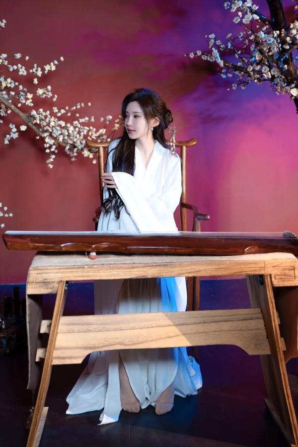 Carol周妍希X 周妍希  周妍希 - 白衣仙子古风私房大尺度写真，书香气息下的绝美尤物诱惑 [104P]第8张图片
