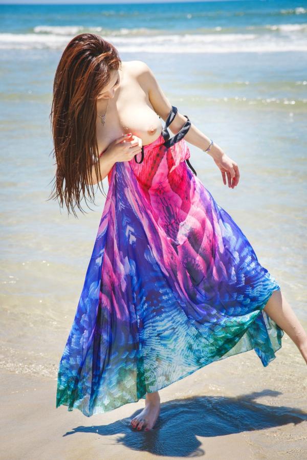 Carol周妍希X 周妍希  周妍希海滩性感比基尼写真，极致诱惑大尺度旅拍，XR-Uncensored秀人网私房精品第40张图片