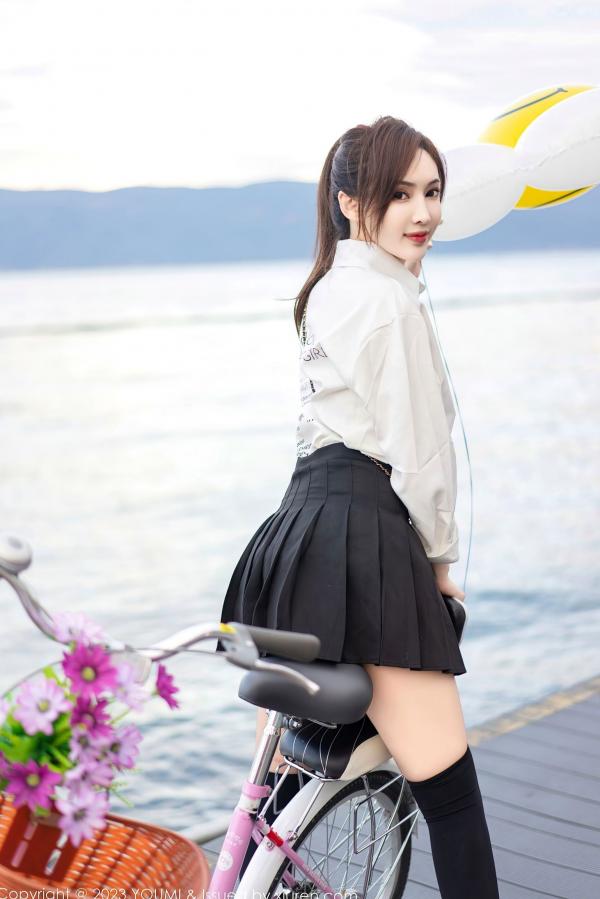 Carol周妍希X 周妍希  YouMi尤蜜荟-903-周妍希：大理旅拍性感白衬衫黑短裙，制服诱惑与绝美背影勾勒极致曲线，无圣光大尺度私房写真第1张图片
