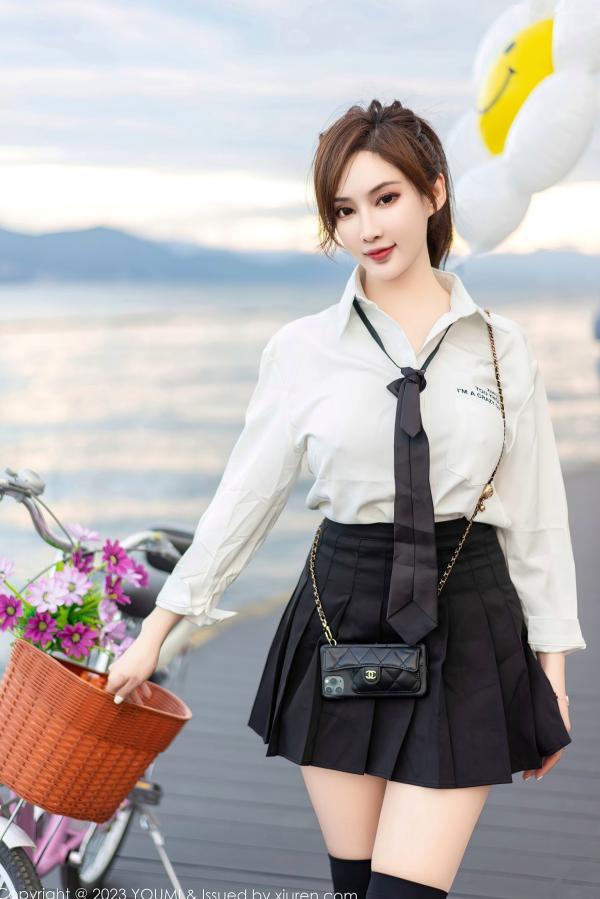 Carol周妍希X 周妍希  YouMi尤蜜荟-903-周妍希：大理旅拍性感白衬衫黑短裙，制服诱惑与绝美背影勾勒极致曲线，无圣光大尺度私房写真第4张图片
