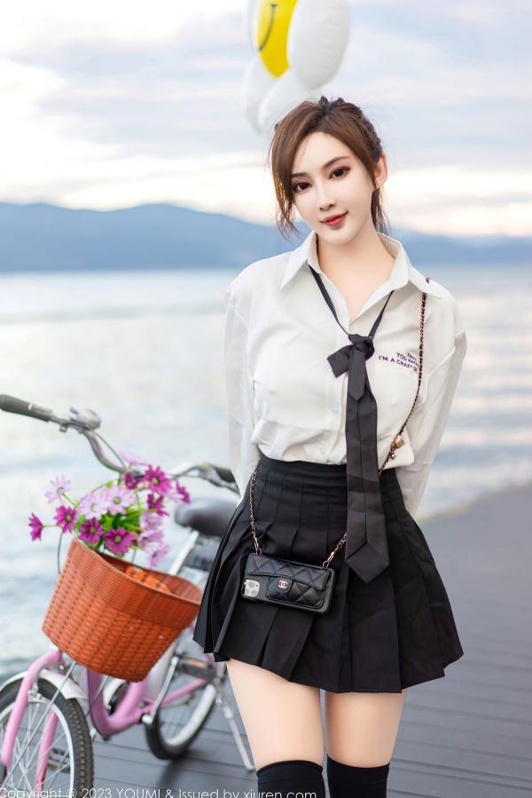Carol周妍希X 周妍希  YouMi尤蜜荟-903-周妍希：大理旅拍性感白衬衫黑短裙，制服诱惑与绝美背影勾勒极致曲线，无圣光大尺度私房写真第5张图片
