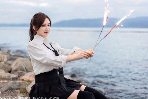 Carol周妍希X 周妍希  YouMi尤蜜荟-903-周妍希：大理旅拍性感白衬衫黑短裙，制服诱惑与绝美背影勾勒极致曲线，无圣光大尺度私房写真第10张图片