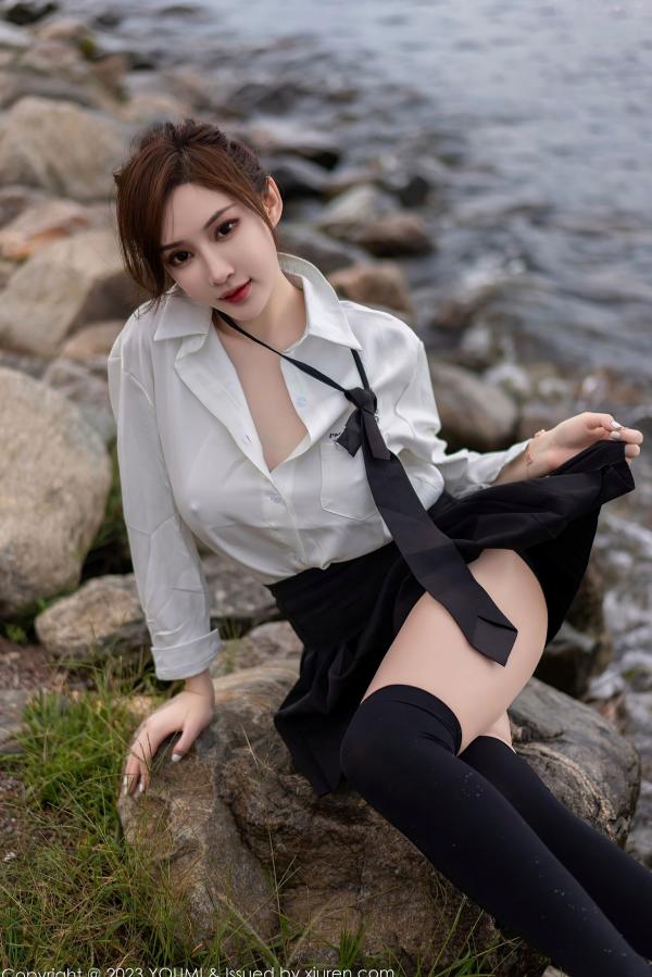 Carol周妍希X 周妍希  YouMi尤蜜荟-903-周妍希：大理旅拍性感白衬衫黑短裙，制服诱惑与绝美背影勾勒极致曲线，无圣光大尺度私房写真第17张图片