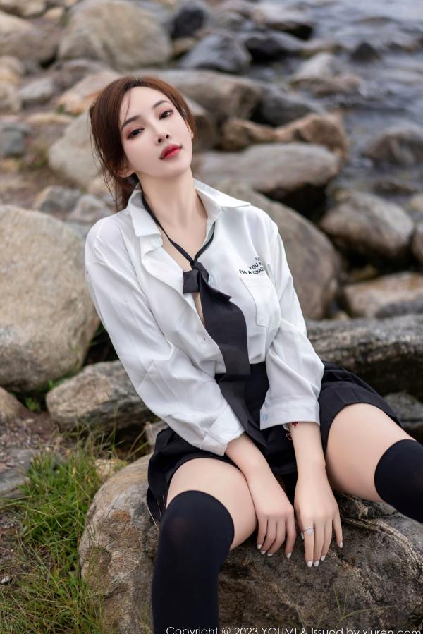 Carol周妍希X 周妍希  YouMi尤蜜荟-903-周妍希：大理旅拍性感白衬衫黑短裙，制服诱惑与绝美背影勾勒极致曲线，无圣光大尺度私房写真第23张图片