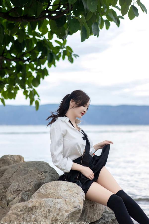 Carol周妍希X 周妍希  YouMi尤蜜荟-903-周妍希：大理旅拍性感白衬衫黑短裙，制服诱惑与绝美背影勾勒极致曲线，无圣光大尺度私房写真第31张图片