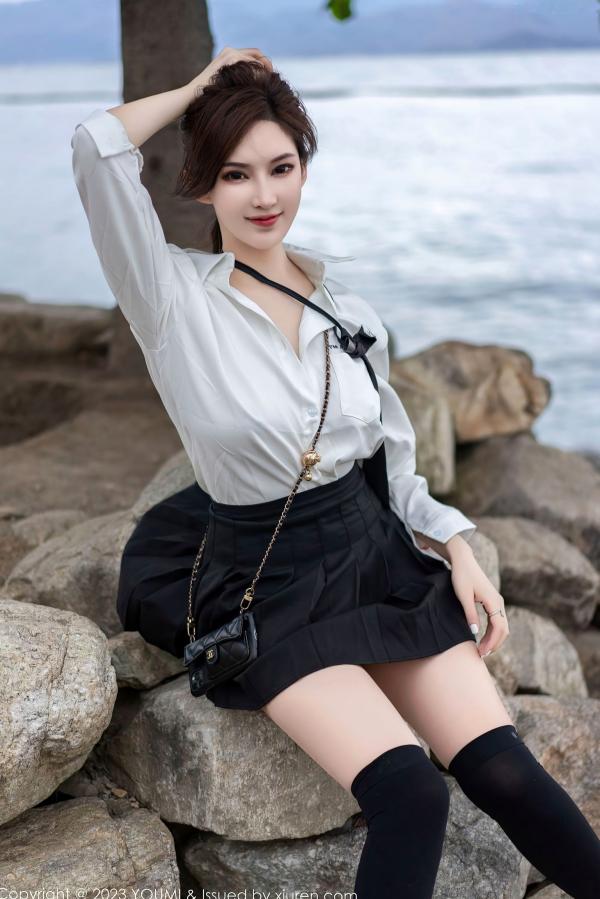 Carol周妍希X 周妍希  YouMi尤蜜荟-903-周妍希：大理旅拍性感白衬衫黑短裙，制服诱惑与绝美背影勾勒极致曲线，无圣光大尺度私房写真第40张图片