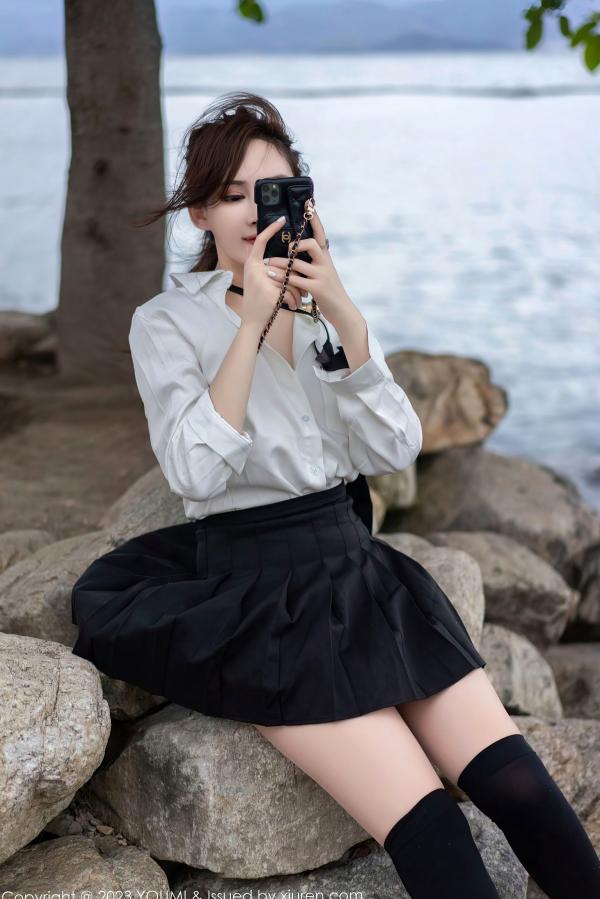 Carol周妍希X 周妍希  YouMi尤蜜荟-903-周妍希：大理旅拍性感白衬衫黑短裙，制服诱惑与绝美背影勾勒极致曲线，无圣光大尺度私房写真第41张图片