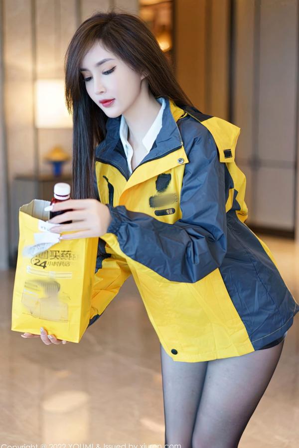 Carol周妍希X 周妍希  YouMi尤蜜荟-周妍希：外卖小姐姐角色扮演，白衬衫皮裙私房诱惑，演绎极致性感与多重风情第12张图片