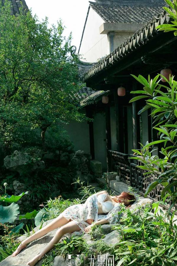苏小曼  苏小曼醉卧花底 躺在绿丛勾人心魄第16张图片