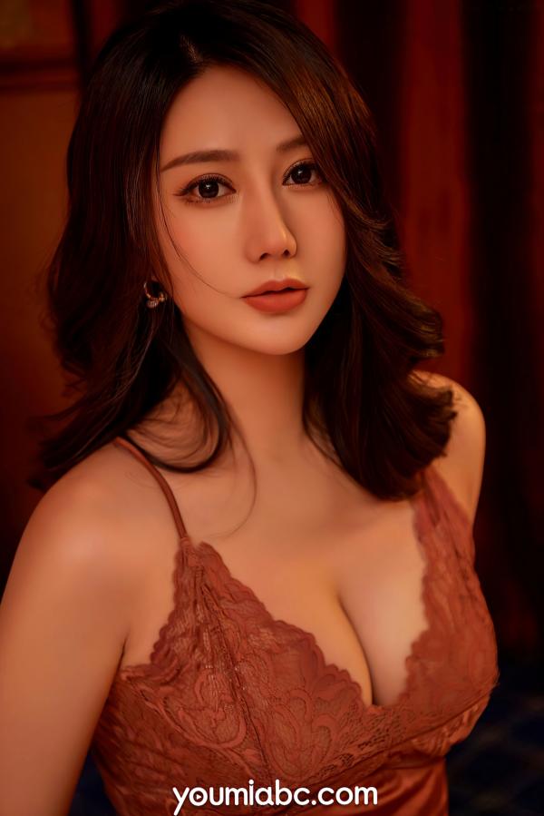 苏小曼   YouMi尤蜜-苏小曼：酒红色蕾丝睡裙私房照，性感迷人，展现极致的居家女神风情第9张图片