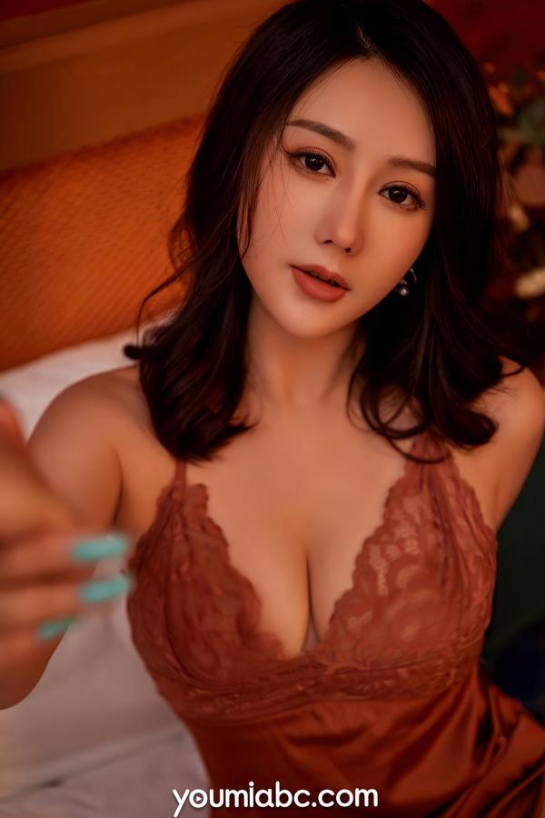 苏小曼   YouMi尤蜜-苏小曼：酒红色蕾丝睡裙私房照，性感迷人，展现极致的居家女神风情第16张图片
