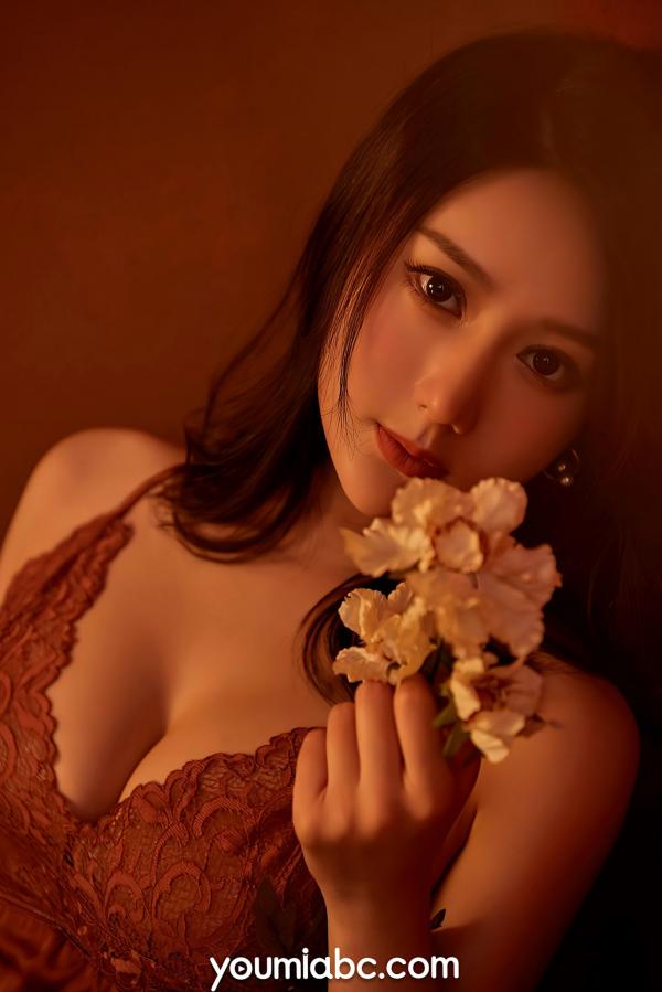 苏小曼   YouMi尤蜜-苏小曼：酒红色蕾丝睡裙私房照，性感迷人，展现极致的居家女神风情第31张图片