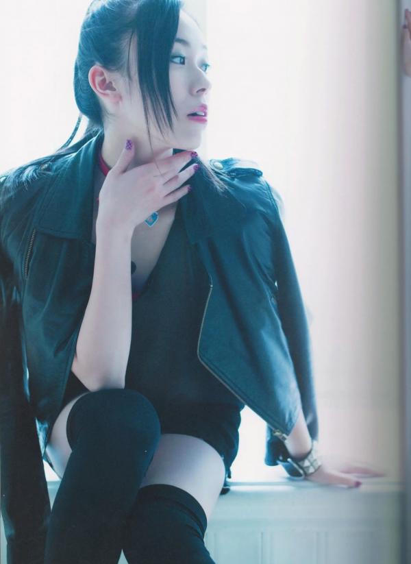 寿美菜子   《寿美菜子 - MINAKO style》钢琴写真与和服造型，展现多变文艺优雅时尚杂志风第22张图片
